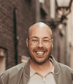 Author Erik de Reus